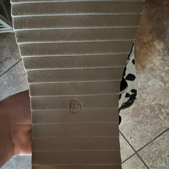 Sandles - Picture 2 of 2